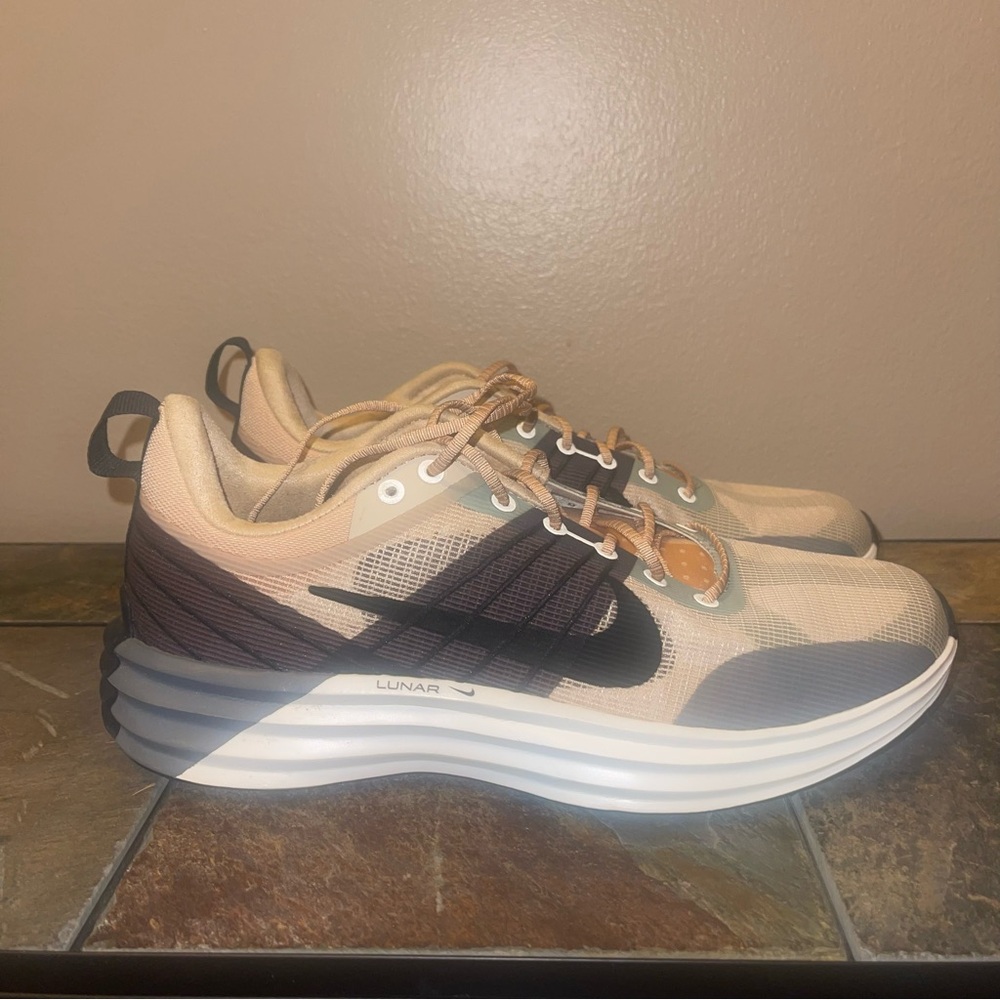 SOLD ON CROSSPOST Nike Lunar Roam Sneakers in Beige and Black - Picture 2 of 5